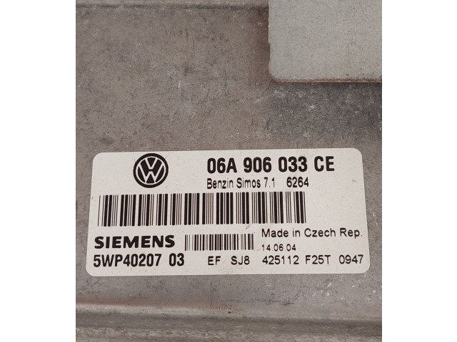 Блок управления двигателя 06A906033CE, 5WP4020703 Volkswagen Caddy