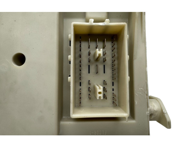 Блок предохранителей 31254317, 05131074   Volvo C30    