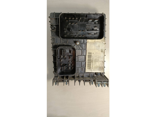 Блок предохранителей  1K0937124H   Volkswagen Touran I    