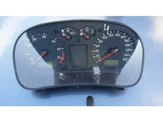 Přístrojová deska Volkswagen Golf IV 2000 1J0919881B