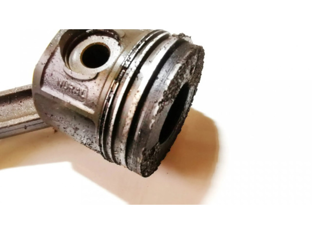  Поршень с шатуном  686  Land Rover Freelander для дизельного двигателя 2.0