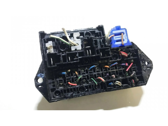 Блок предохранителей     Nissan Prairie    