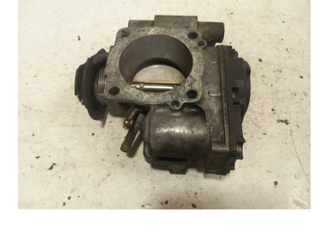 Дроссельная заслонка 058133063   Audi A4 S4 B5 8D
