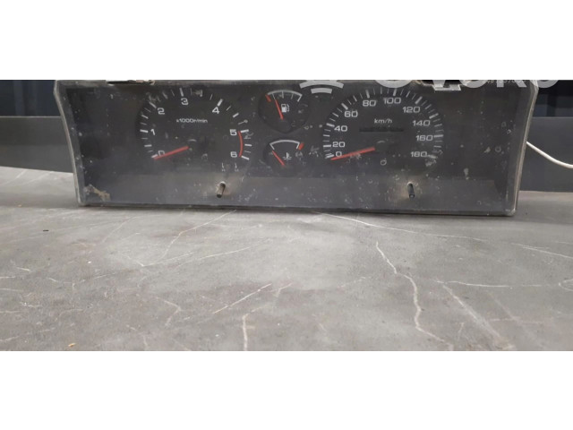 Přístrojová deska Nissan PickUp 2002 2481357g00