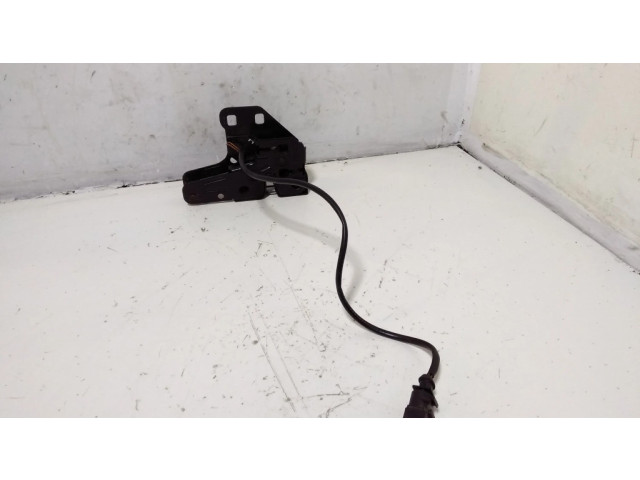 Замок капота двигателя