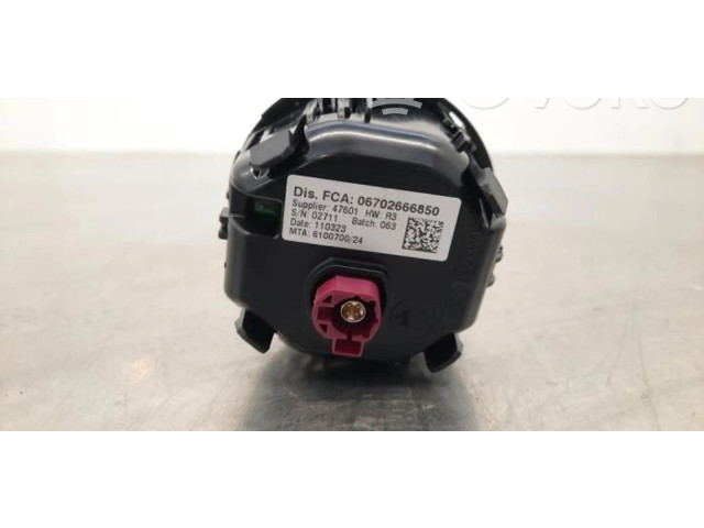 Дисплей    6702666850   Maserati Grecale