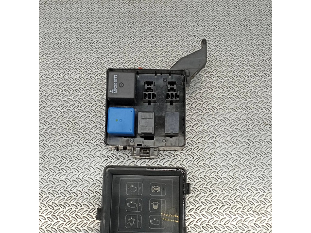   Pojistková skříňka MR482591   Mitsubishi Pajero 2007