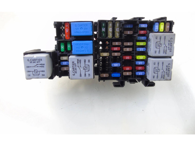 Блок предохранителей     Renault Clio IV    