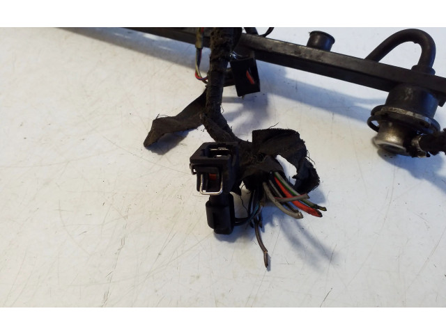 Топливная рампа 021133317G Volkswagen Golf III