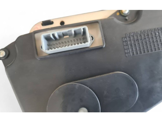 Панель приборов    Dacia Logan I       