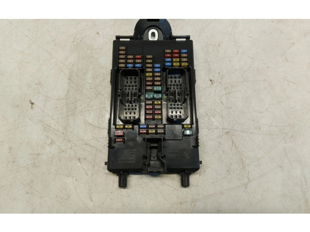Блок предохранителей  31682732   Volvo XC90    