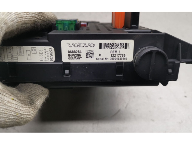 Блок предохранителей 8688264, 12217789   Volvo S80    
