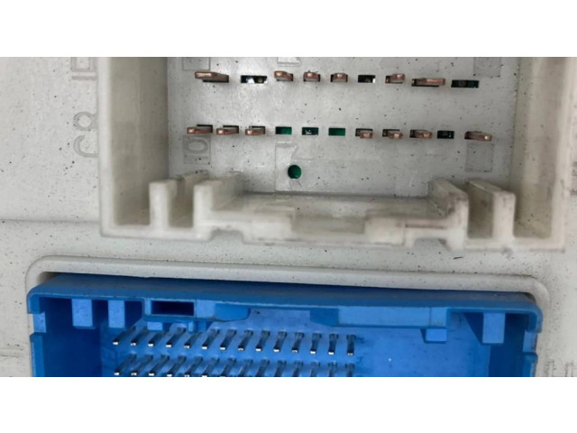 Блок предохранителей DV6T14A073DH, 885910097R   Ford Focus    