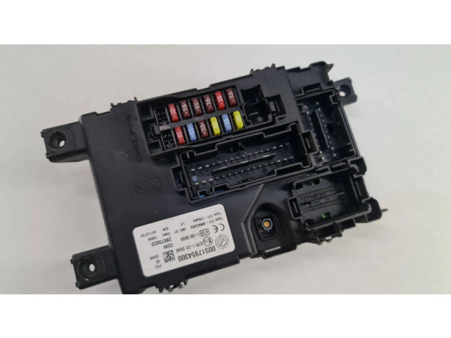 Блок предохранителей 00517954300, 28070023 Fiat Grande Punto