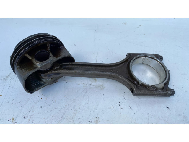 Поршень с шатуном Volvo V40 для бензинового двигателя 1.5