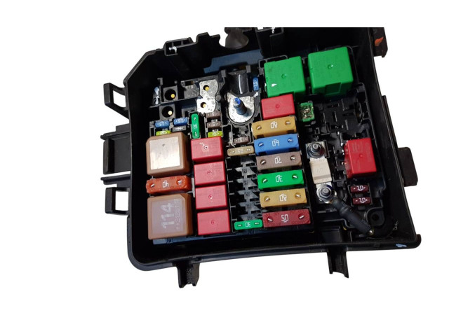 Блок предохранителей 9824510780, 9826717980 Peugeot 2008 II