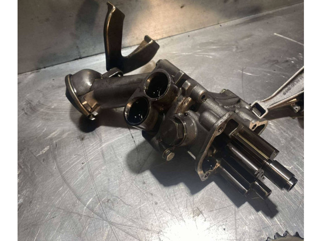 Масляный насос om606 6061810120, 6061810140 Mercedes-Benz E W124