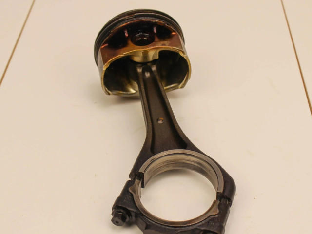 Píst Jaguar XF X260 pro benzínový motor 3.0