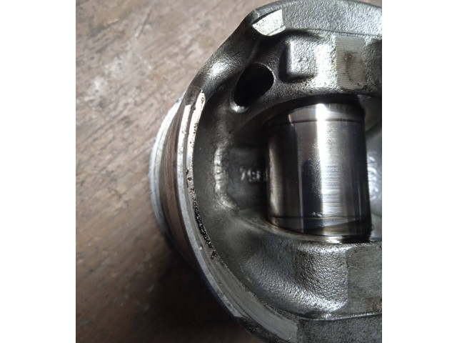 Píst 7988600 Volkswagen Sharan AUY