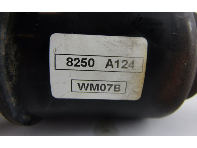 Моторчик дворников 8250A124    Mitsubishi L200