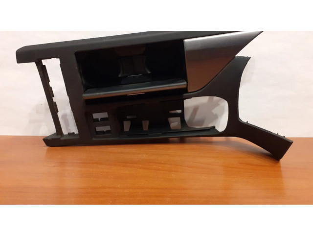 Другая центральная деталь консоли (туннеля)