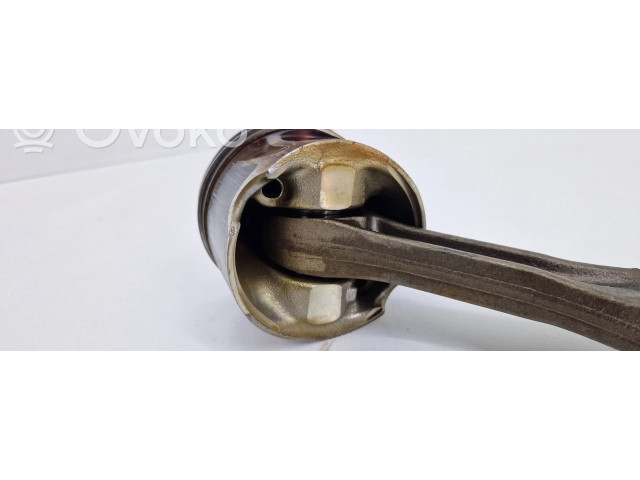 Píst Audi A4 S4 B9 pro naftový motor 3.0 CRTC