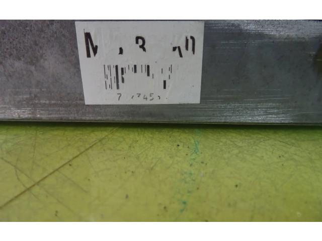 Řídící jednotka MAZDA323F Mazda 323 F 2001