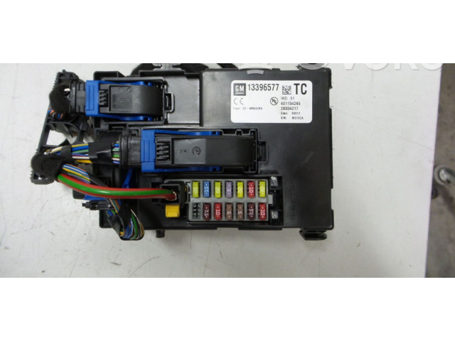 Блок предохранителей 13396577   Opel Meriva B    