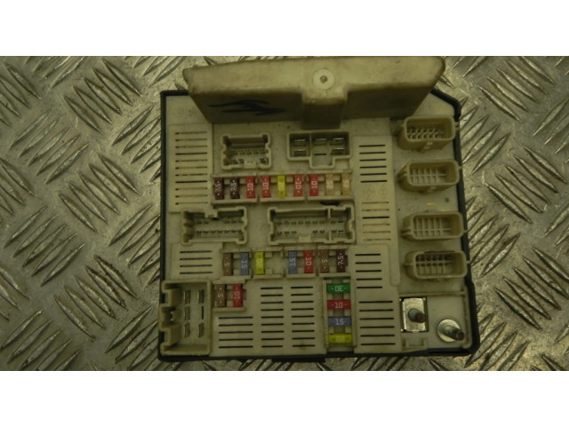   Pojistková skříňka 8200455424   Renault Scenic II -  Grand scenic II 2006