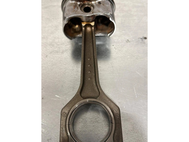 Píst 11247589539, 11257560669 BMW 1 E81 E87 pro benzínový motor 1.6 N45B16