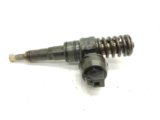 Форсунка 038190073AG    Skoda Octavia Mk2 (1Z)   