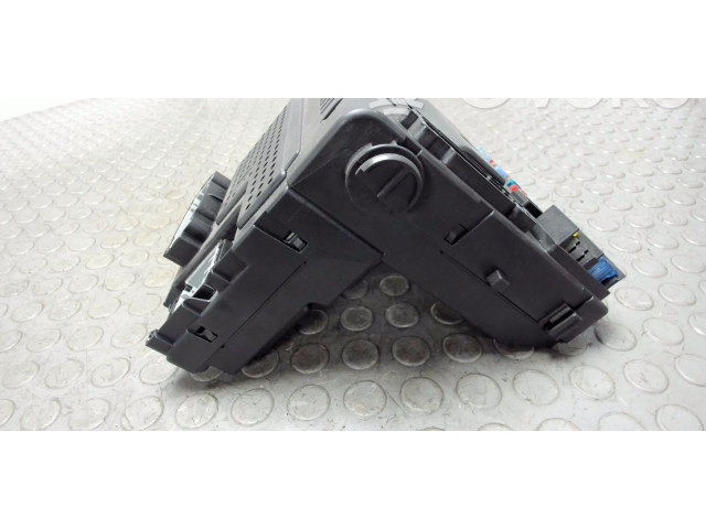 Блок предохранителей 30682981 Volvo S60