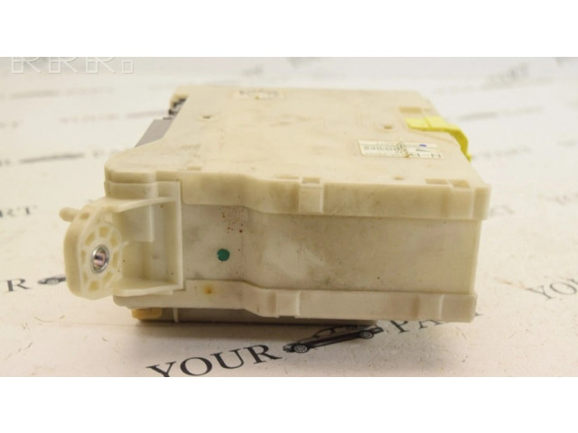 Блок предохранителей  8273053020   Lexus IS 220D-250-350    