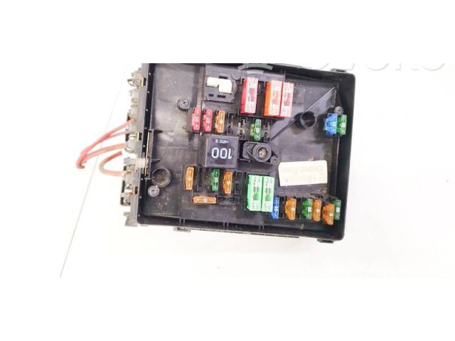 Блок предохранителей 01718130, 01718130 Volkswagen Golf Plus