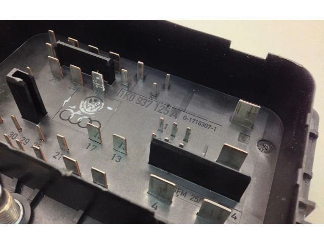 Блок предохранителей 1K0937125A Volkswagen Golf Plus