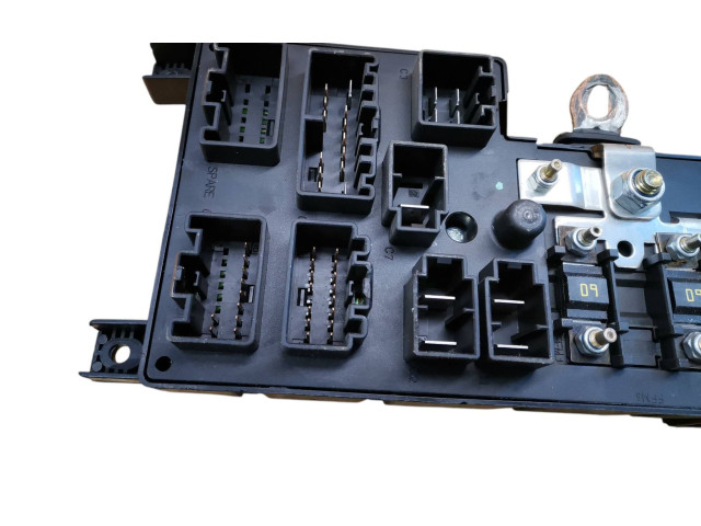 Блок предохранителей 8637841, 518717004 Volvo S60