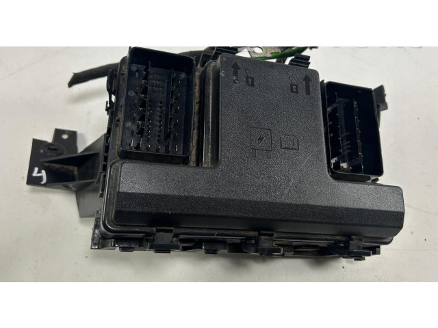 Блок предохранителей  HG9T-14D68-BC   Lincoln MKZ II    