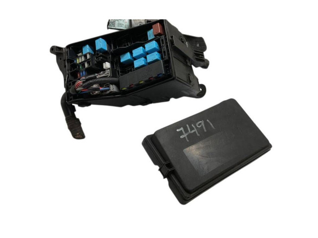 Блок предохранителей  7154395130   Lexus IS 220D-250-350    