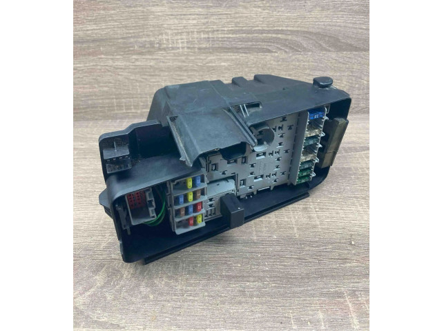 Блок предохранителей 30728132, 8690698   Volvo XC90    