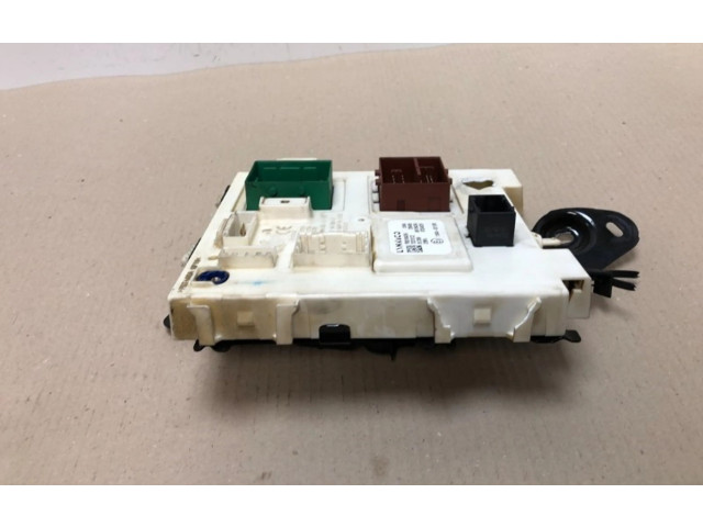 Блок предохранителей P8891894264, 8888003018 Lynk & co 01