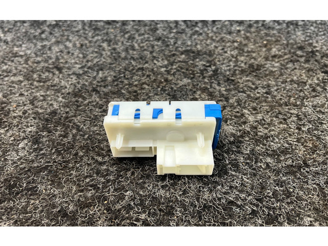 Блок предохранителей 8795477, 61358795477   BMW X3 G01    