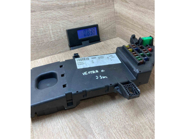 Pojistková skříňka 13165970, 24443147 Opel Vectra C 2002