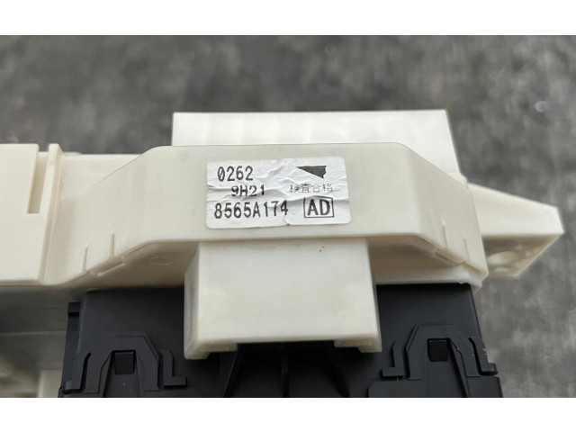 Блок предохранителей  8565A174   Mitsubishi Colt    