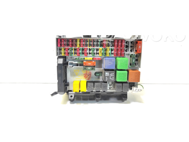   Pojistková skříňka 90504534   Opel Vectra B 1998