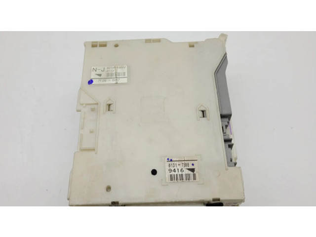 Блок предохранителей 8273053022   Lexus IS 220D-250-350    