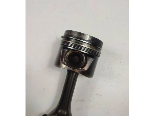  Поршень с шатуном  038J  Volkswagen PASSAT B6  