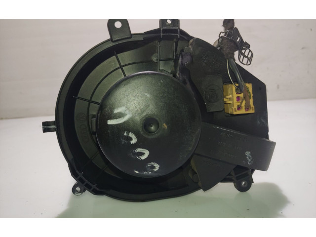 Вентилятор печки    8D1820021, 740221233F   Volkswagen Passat Alltrack