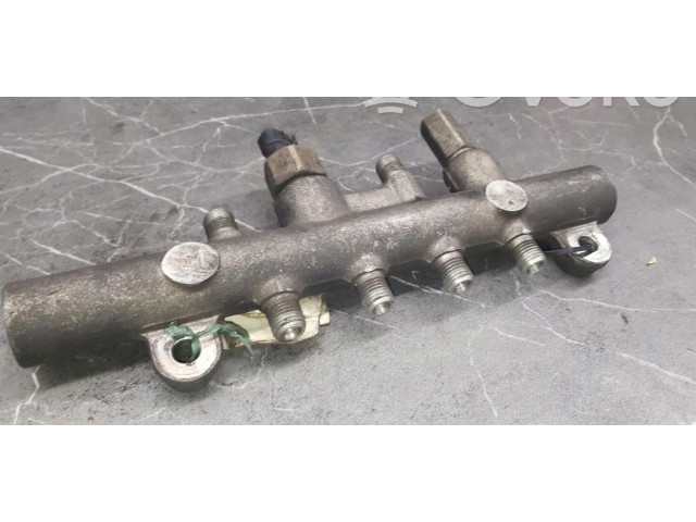 Vstřikovací lišta    Mazda 323     