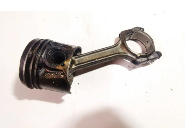 Píst 23502643 Opel Combo C