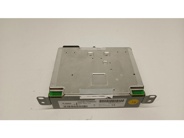 Радио/ проигрыватель CD/DVD / навигация